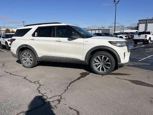 Star White Metallic Tri-Coat 2026 Ford Explorer ST-Line