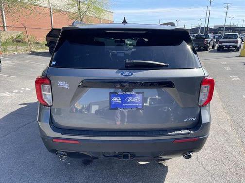 Gray Metallic 2023 Ford Explorer ST-Line