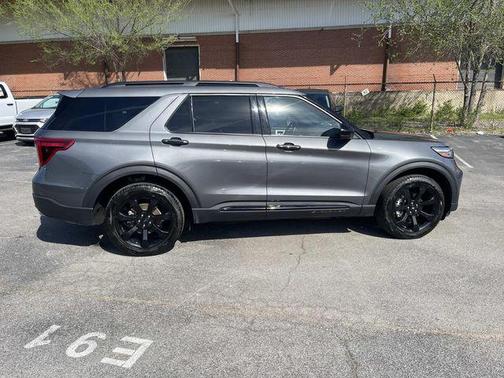 Gray Metallic 2023 Ford Explorer ST-Line