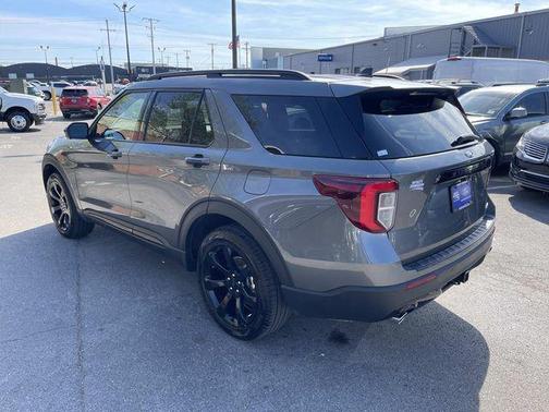 Gray Metallic 2023 Ford Explorer ST-Line