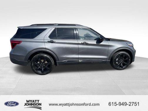 Gray Metallic 2023 Ford Explorer ST-Line