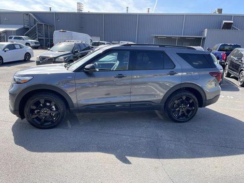 Gray Metallic 2023 Ford Explorer ST-Line