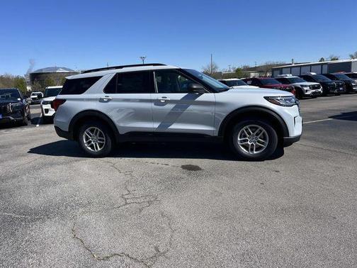Space White Metallic 2026 Ford Explorer Active