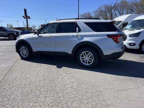 Space White Metallic 2026 Ford Explorer Active