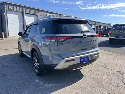 2024 Nissan Pathfinder Platinum FWD