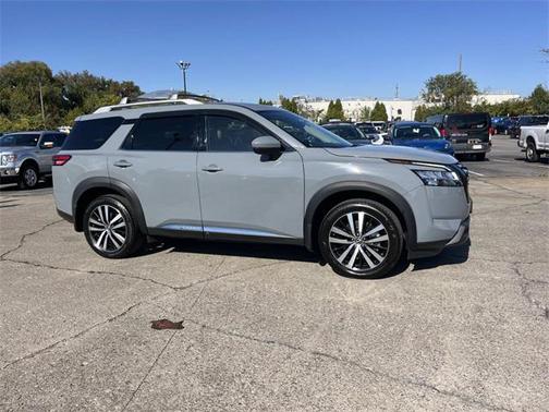 2024 Nissan Pathfinder Platinum FWD