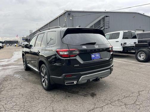2023 Honda Pilot AWD Elite