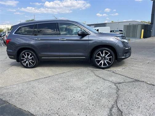 2022 Honda Pilot Touring 8-Passenger