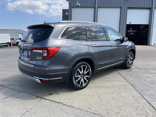 2022 Honda Pilot Touring 8-Passenger