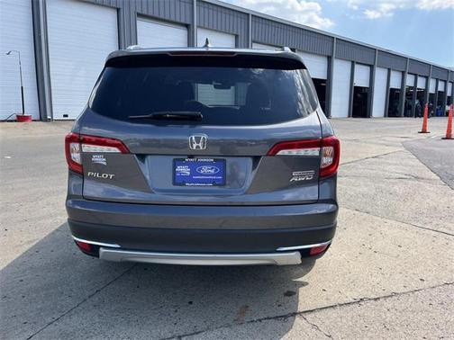 2022 Honda Pilot Touring 8-Passenger