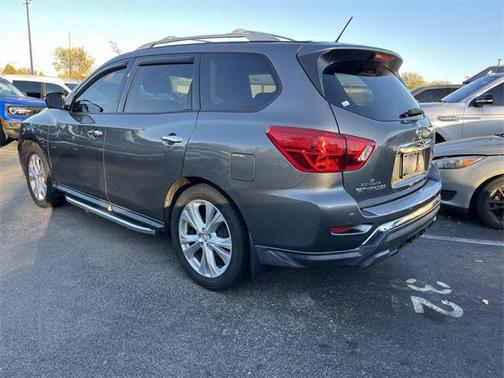 2018 Nissan Pathfinder SL