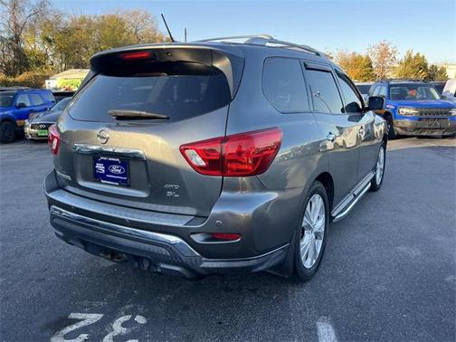 2018 Nissan Pathfinder SL