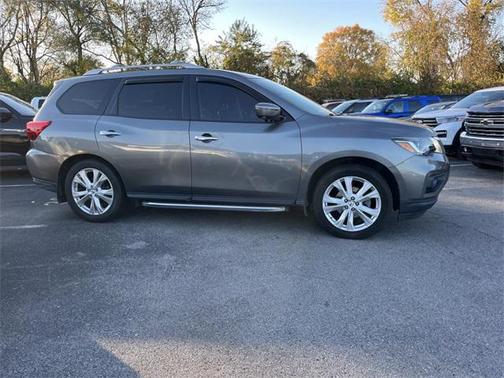 2018 Nissan Pathfinder SL