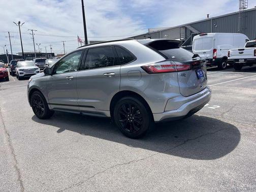Iconic Silver Metallic 2022 Ford Edge SE