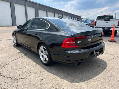 2017 Volvo S90 T5 Momentum