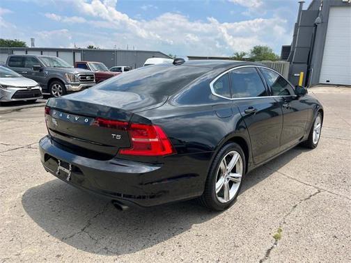 2017 Volvo S90 T5 Momentum