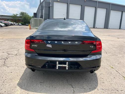 2017 Volvo S90 T5 Momentum