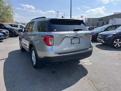 Iconic Silver Metallic 2024 Ford Explorer XLT