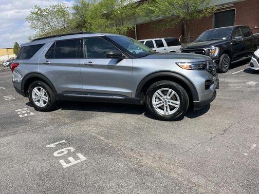 Iconic Silver Metallic 2024 Ford Explorer XLT