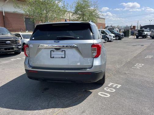 Iconic Silver Metallic 2024 Ford Explorer XLT
