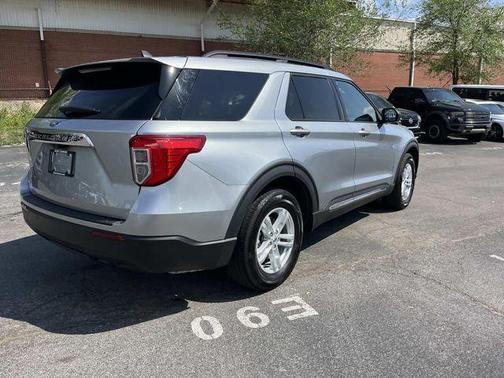 Iconic Silver Metallic 2024 Ford Explorer XLT