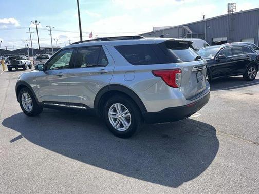 Iconic Silver Metallic 2024 Ford Explorer XLT
