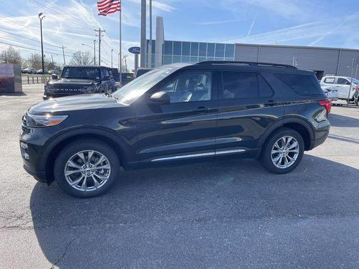 Forged Green Metallic 2023 Ford Explorer XLT