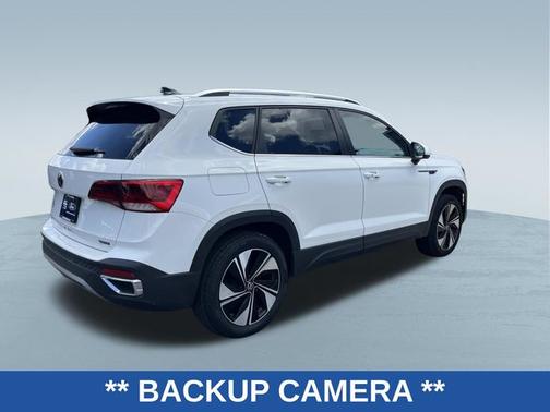 Pure White 2024 Volkswagen Taos 1.5T SE