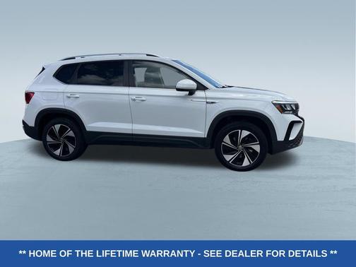 Pure White 2024 Volkswagen Taos 1.5T SE