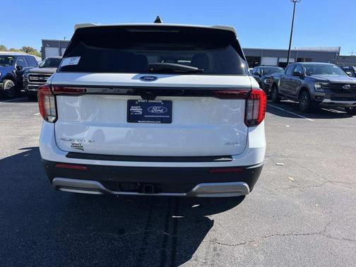 Star White Metallic Tri-Coat 2026 Ford Explorer Platinum