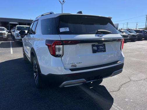 Star White Metallic Tri-Coat 2026 Ford Explorer Platinum