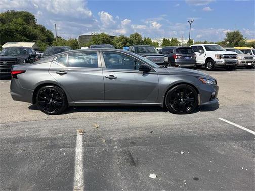 2022 Nissan Altima SR FWD