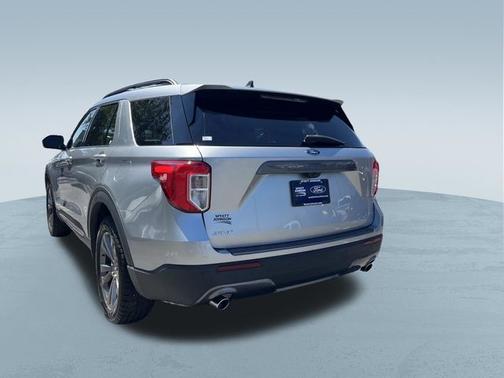 ICONIC SILVER METALLIC 2021 Ford Explorer XLT