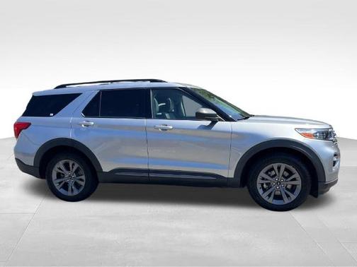 ICONIC SILVER METALLIC 2021 Ford Explorer XLT