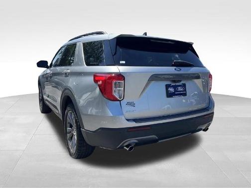 ICONIC SILVER METALLIC 2021 Ford Explorer XLT
