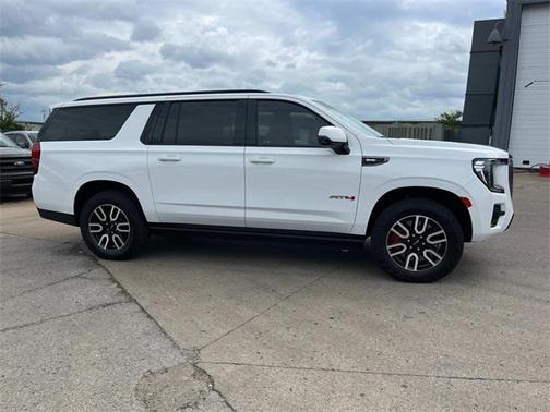 2024 GMC Yukon XL 4WD AT4