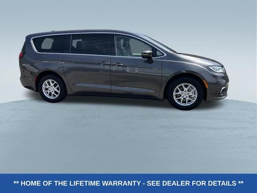 Crystal Metallic 2023 Chrysler Pacifica TOURING L