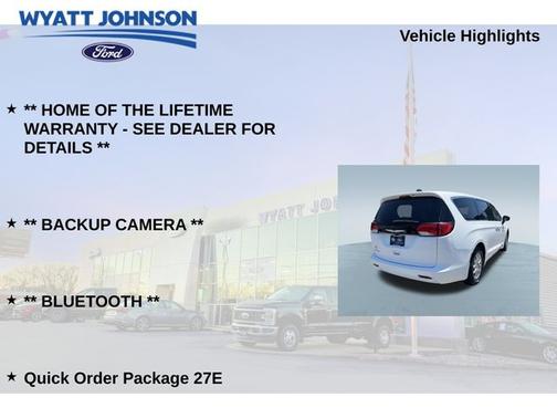 Bright White Clearcoat 2023 Chrysler Voyager LX