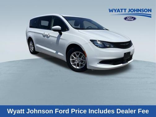 Bright White Clearcoat 2023 Chrysler Voyager LX
