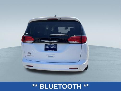 Bright White Clearcoat 2023 Chrysler Voyager LX