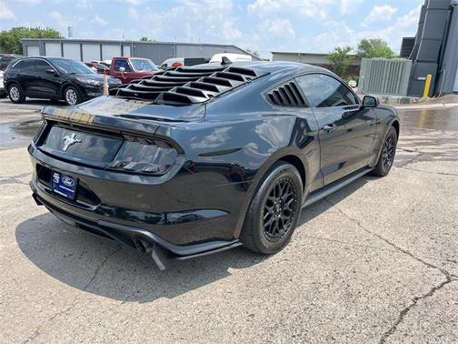 2022 Ford Mustang EcoBoost