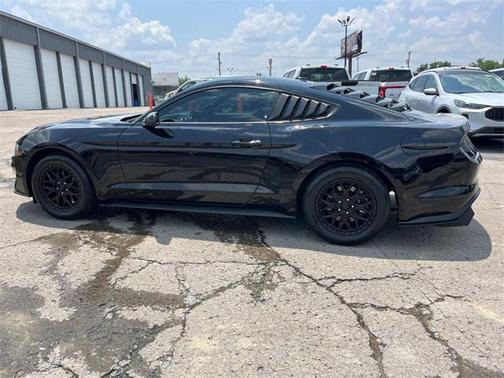 2022 Ford Mustang EcoBoost
