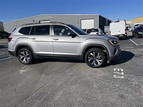 2024 Volkswagen Atlas 2.0T SE