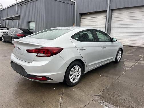 2019 Hyundai ELANTRA SE