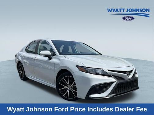 Wind Chill Pearl 2023 Toyota Camry SE