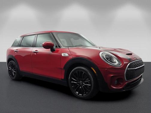 Chili Pepper Red 2023 MINI Clubman Cooper S