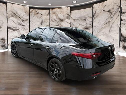 Alfa Black 2021 Alfa Romeo Giulia Base