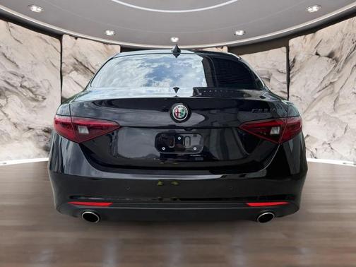 Alfa Black 2021 Alfa Romeo Giulia Base