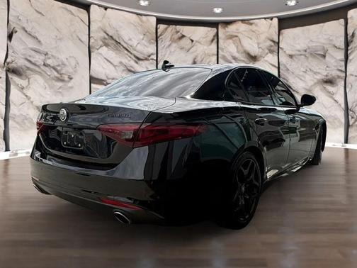 Alfa Black 2021 Alfa Romeo Giulia Base