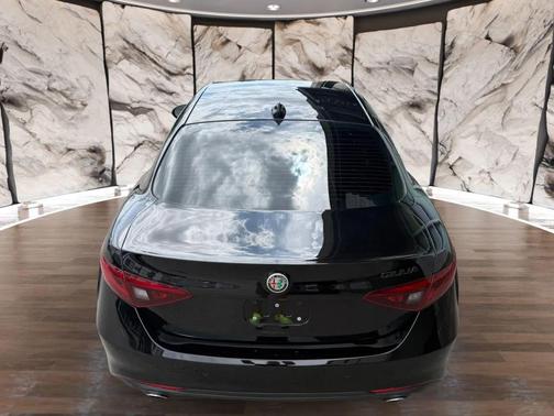 Alfa Black 2021 Alfa Romeo Giulia Base